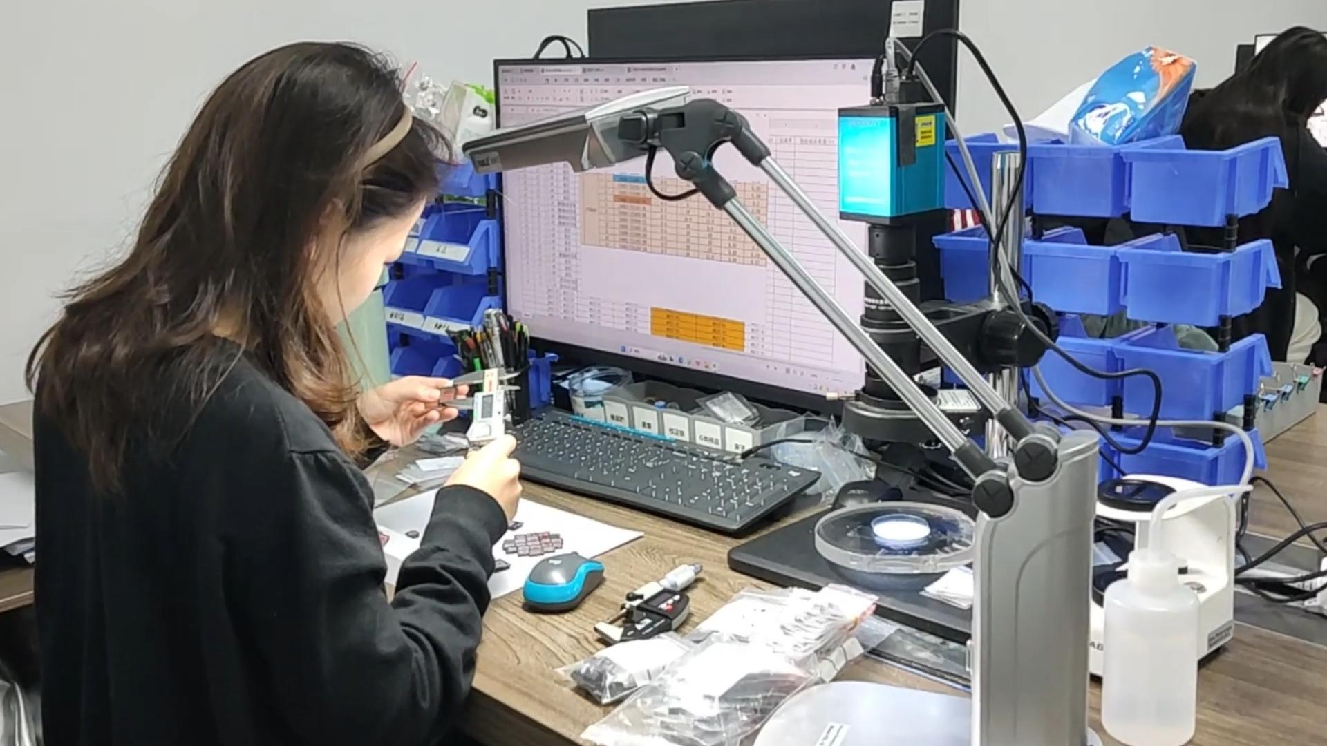 Yaoshi New Material's daily work(1)Measure  the rough  diamond 
